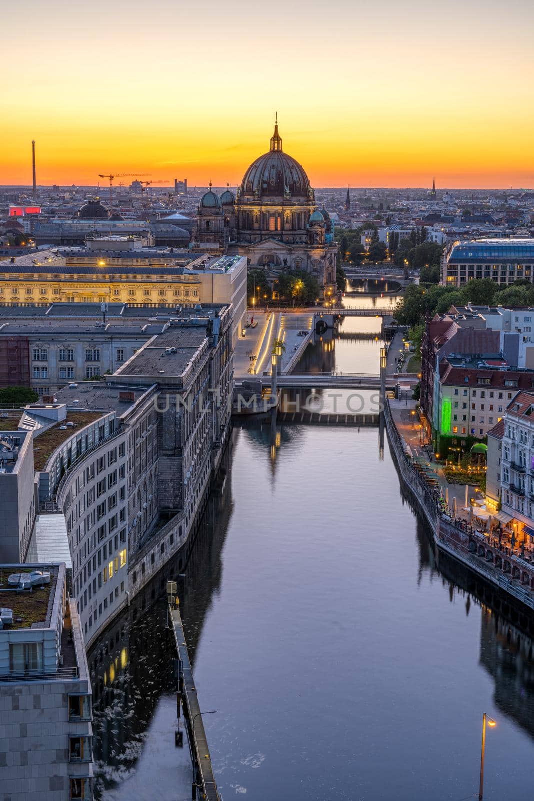 Sunset at the river Spree in Berlin by elxeneize