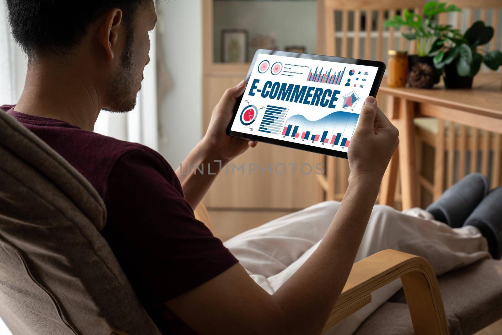 E-commerce data software provide modish dashboard for sale analysis to the online retail business
