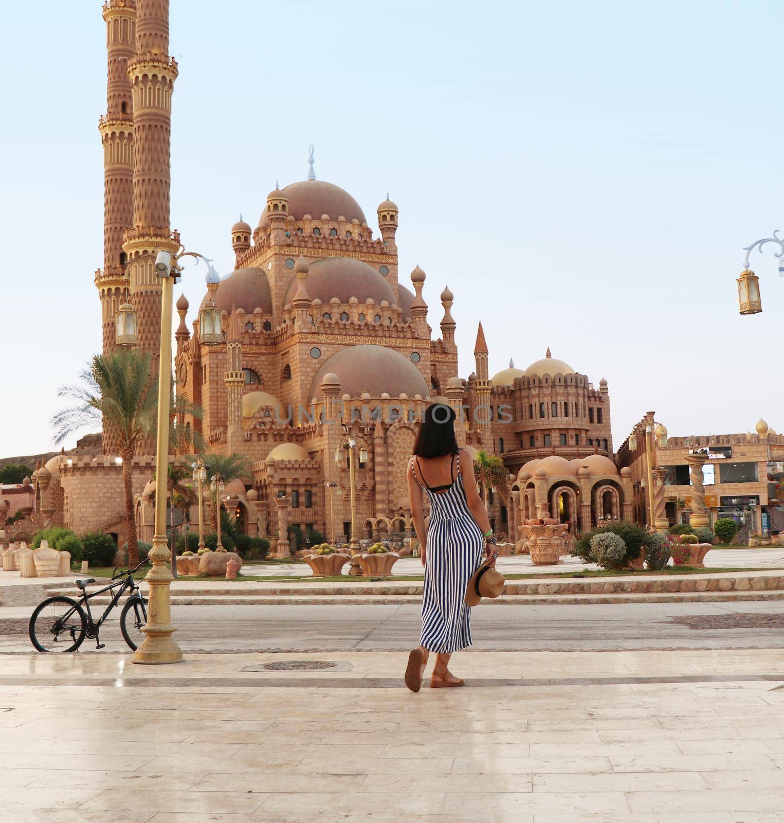young girl on the background of the El Mustafa Mosque in the Old City of Egypt. Travel to egypt concept. An ancient mosque in the tourist city of Sharm El Sheikh. High quality photo