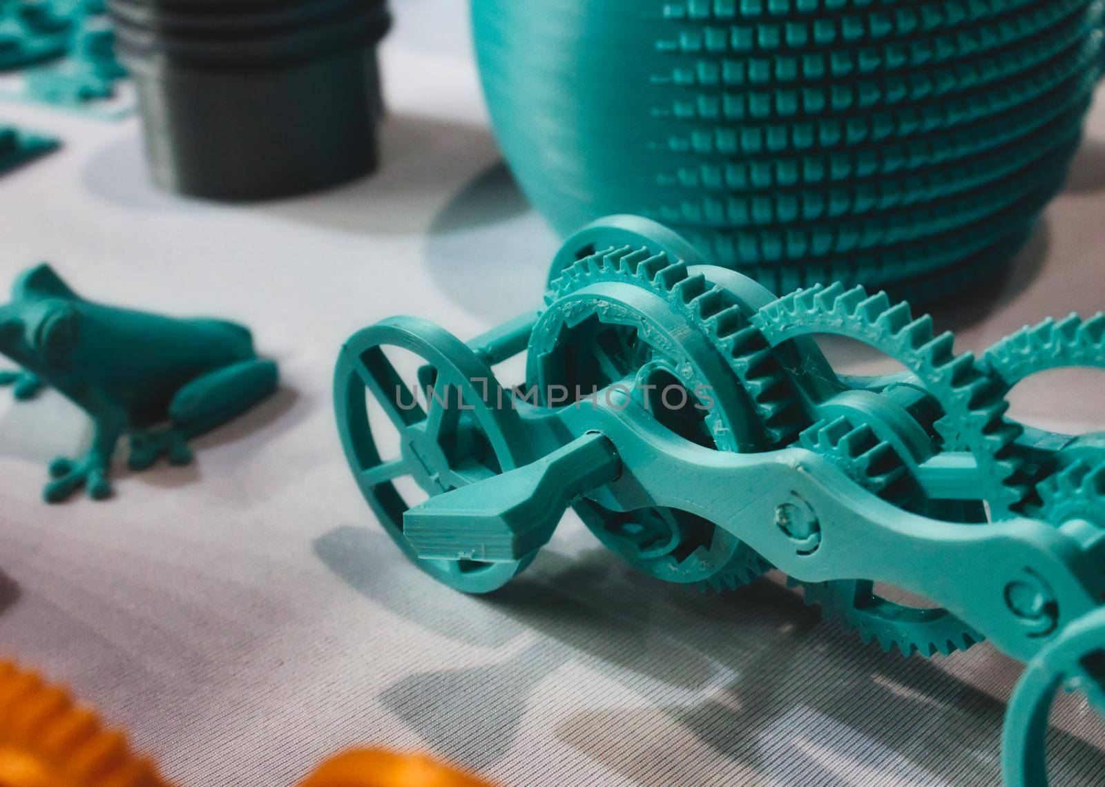 Various 3D printed model objects on a table by tennesseewitney