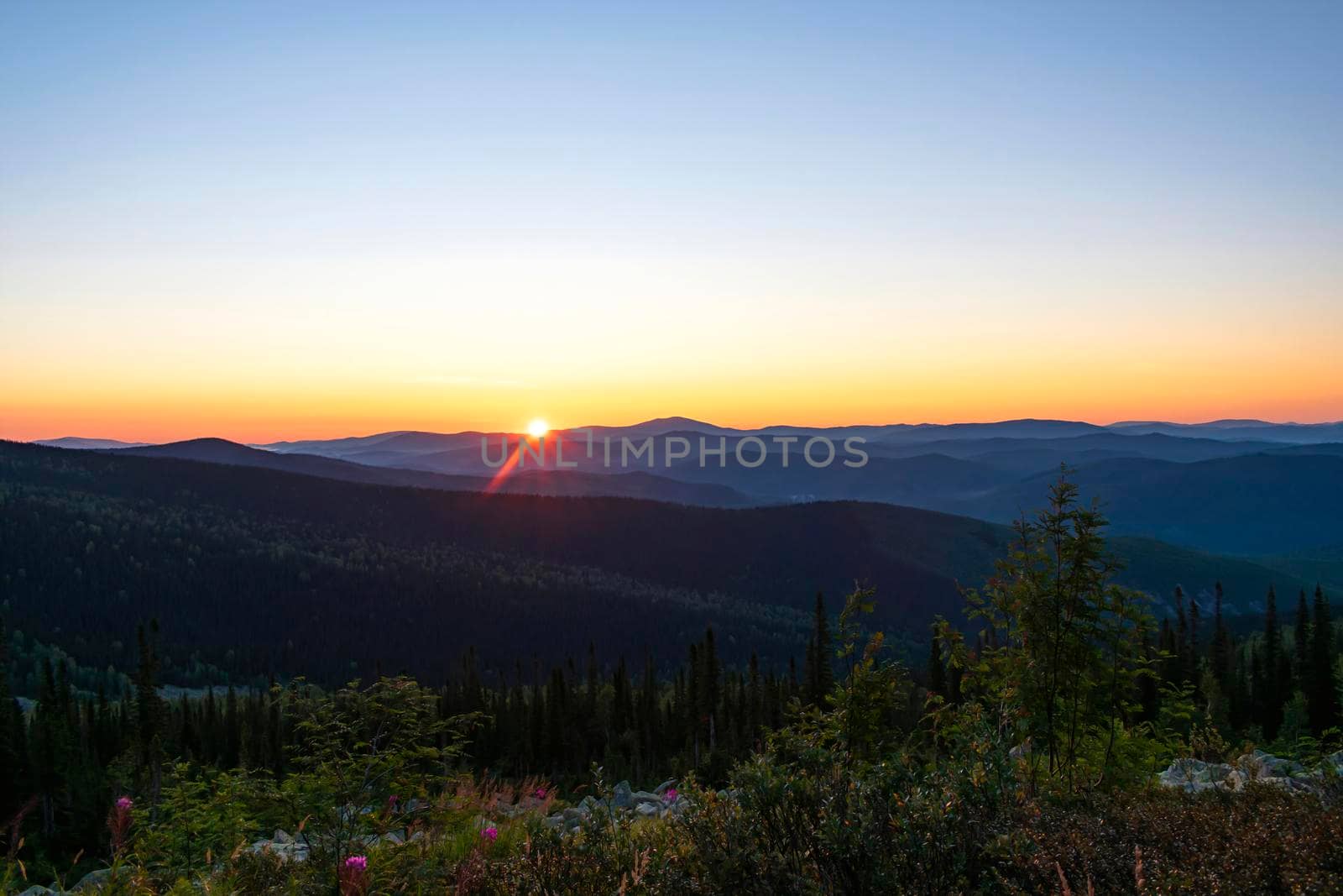 Sunrise over mountains in clear sky by Skaron