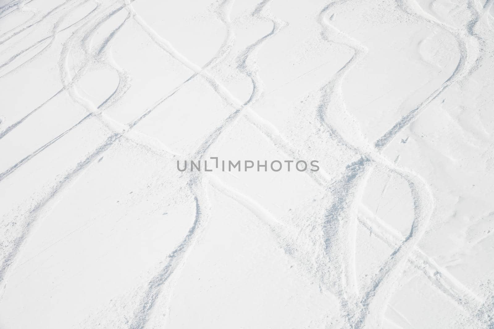 Curly ski trail on the snow in the mountains of Antarctica. Freeride off-piste skiing concept.