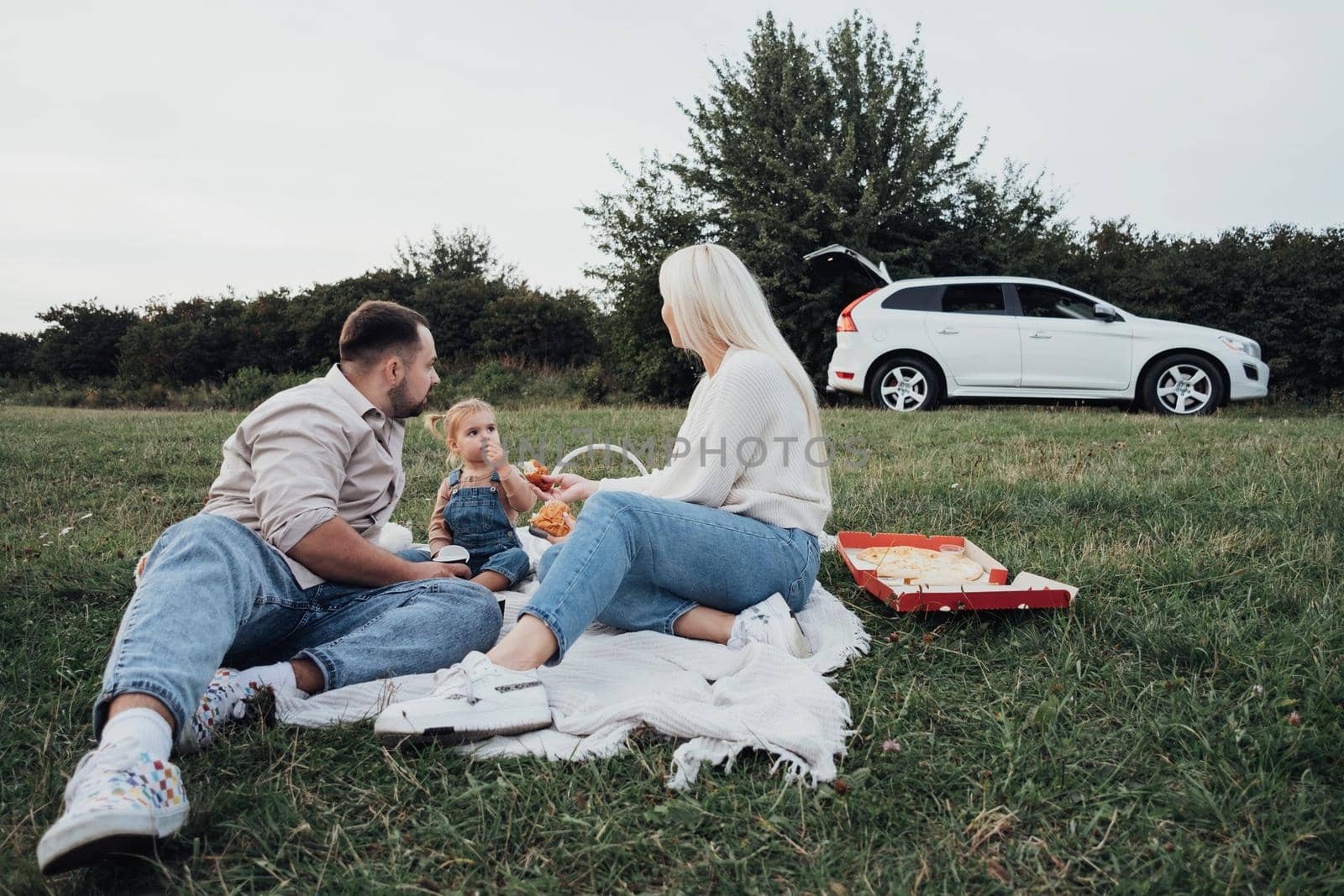 Family Picnic Time, Young Parents with Their Little Daughter Enjoying Weekend Outdoors, Road Trip on SUV Car