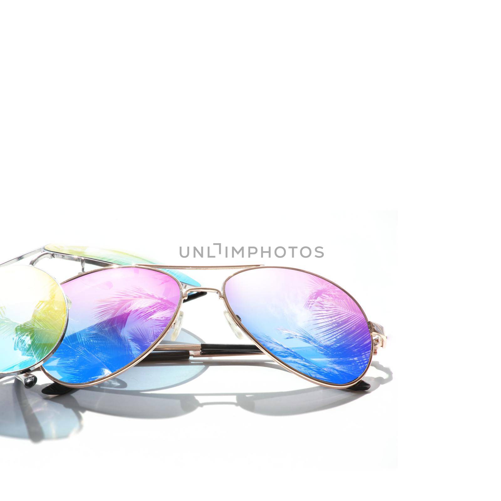 Summer tropical beach background with fashionable sunglasses. by Taut