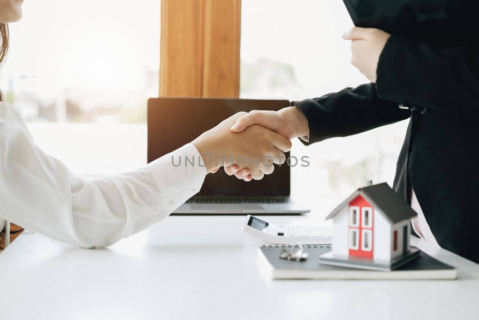 Guarantees, Mortgages, Signings, Insurance, contract, agreement concept, Real Estate Agents are shaking hands with customers to congratulate them after landing a deal.