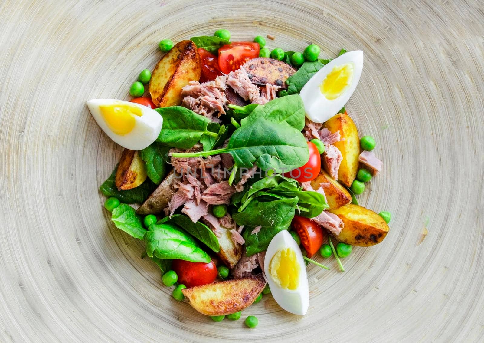 Tuna salad with lettuce, eggs and tomatoes. by Jyliana