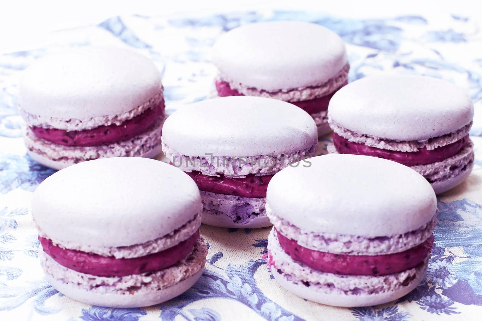 French Macarons with cranberries by Jyliana