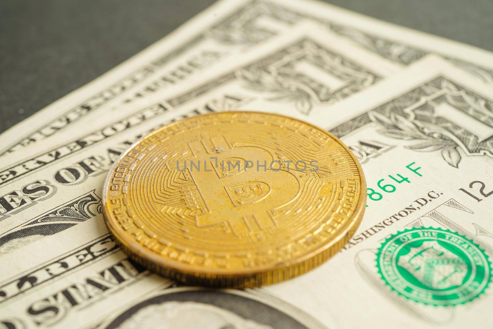 Golden bitcoin on US dollar banknotes money for business and commercial, Digital currency, Virtual cryptocurrency, blockchain technology.