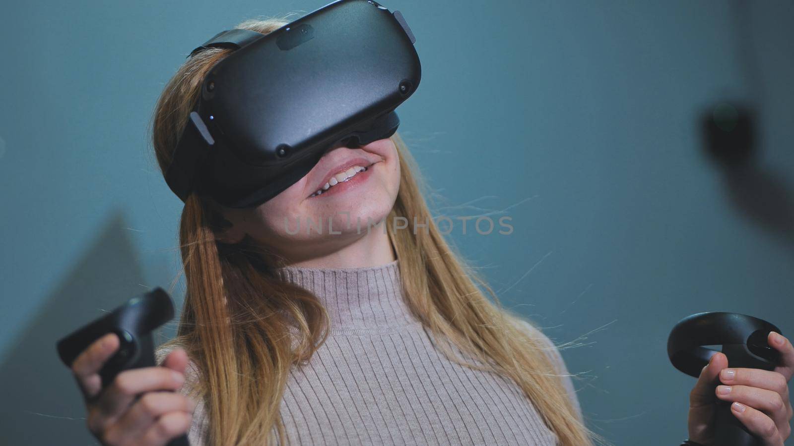 The girl plays virtual reality games in the club