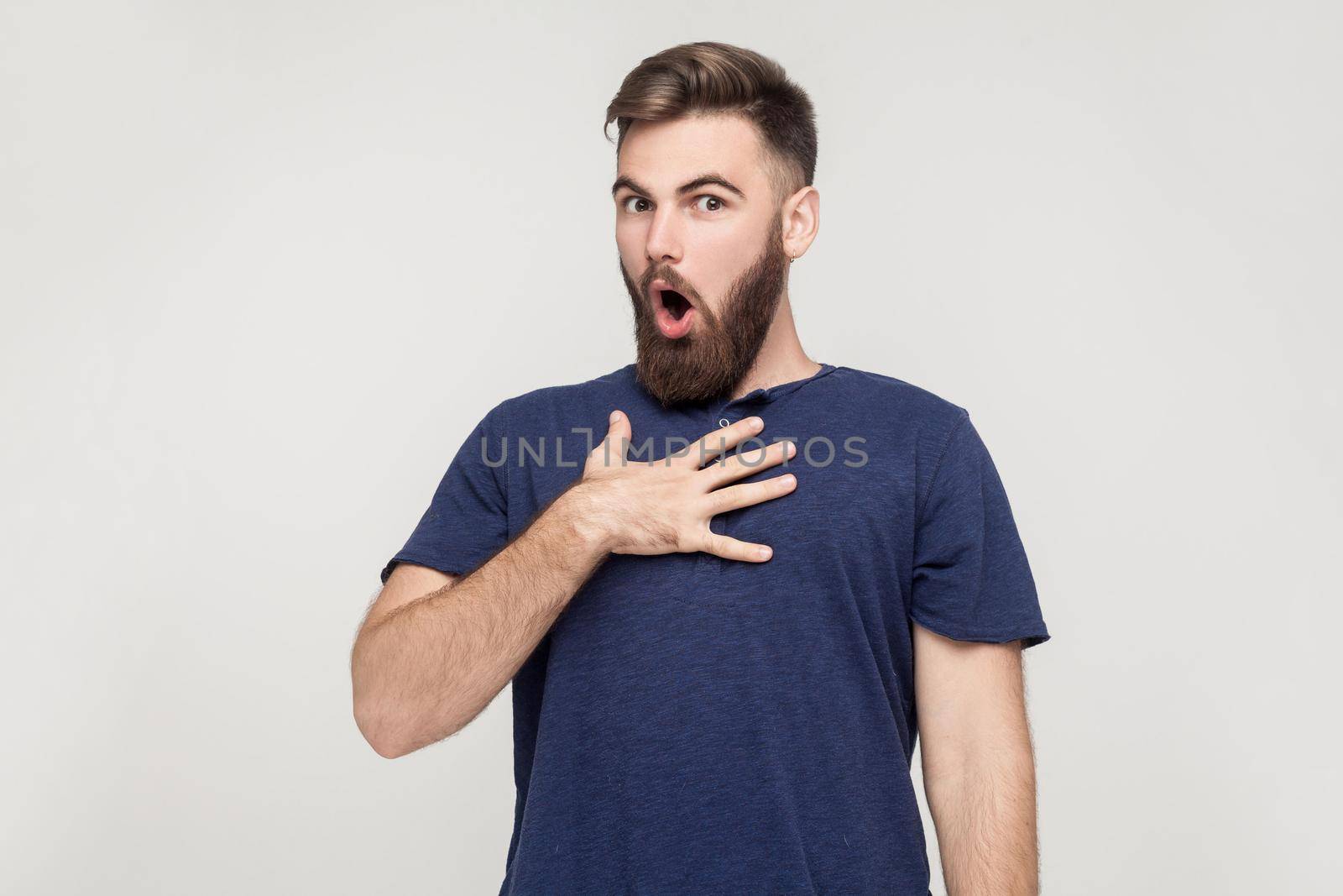 Indignation man looking at camera with exageration emotions and shocked face