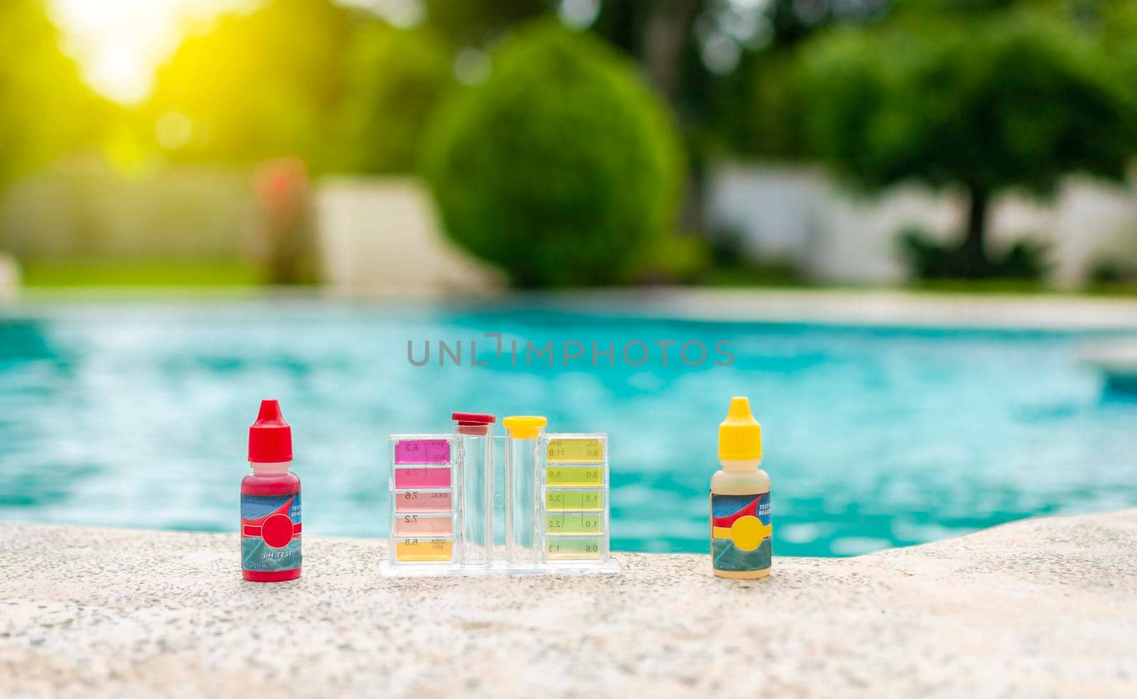 Water testing kit for swimming pools. Kit to test pool water, Chlorine and ph analyzer kit for pools, pH and chlorine tester for pool water, Oto and phenol Kit for pool