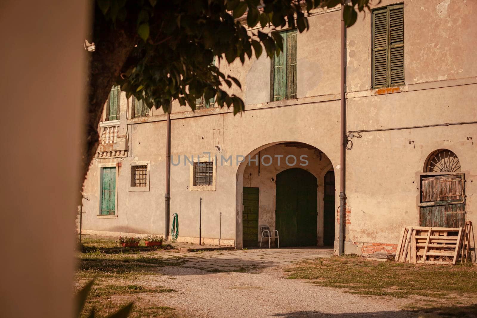 Old historical villa in Italy by pippocarlot