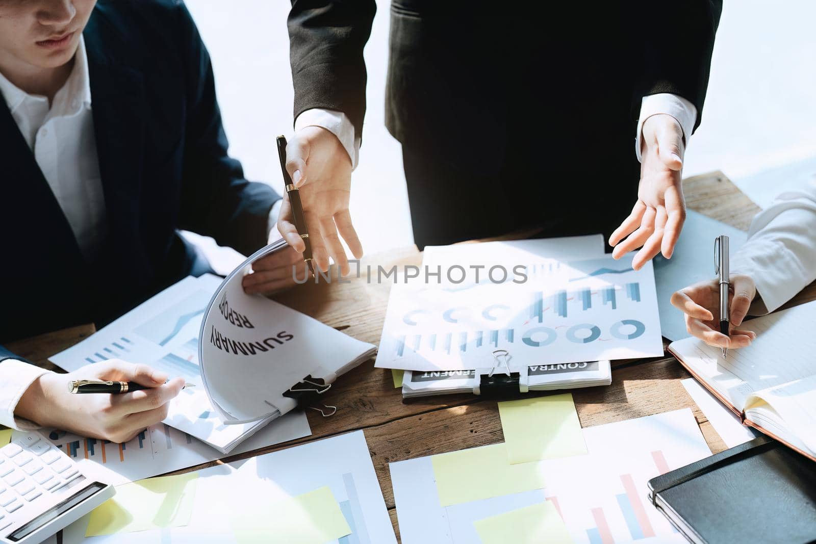 Planning to reduce investment risks, the image of a group of businesspeople working with partners is adjusting marketing strategies to analyze profitable and targeted customer needs at meetings.