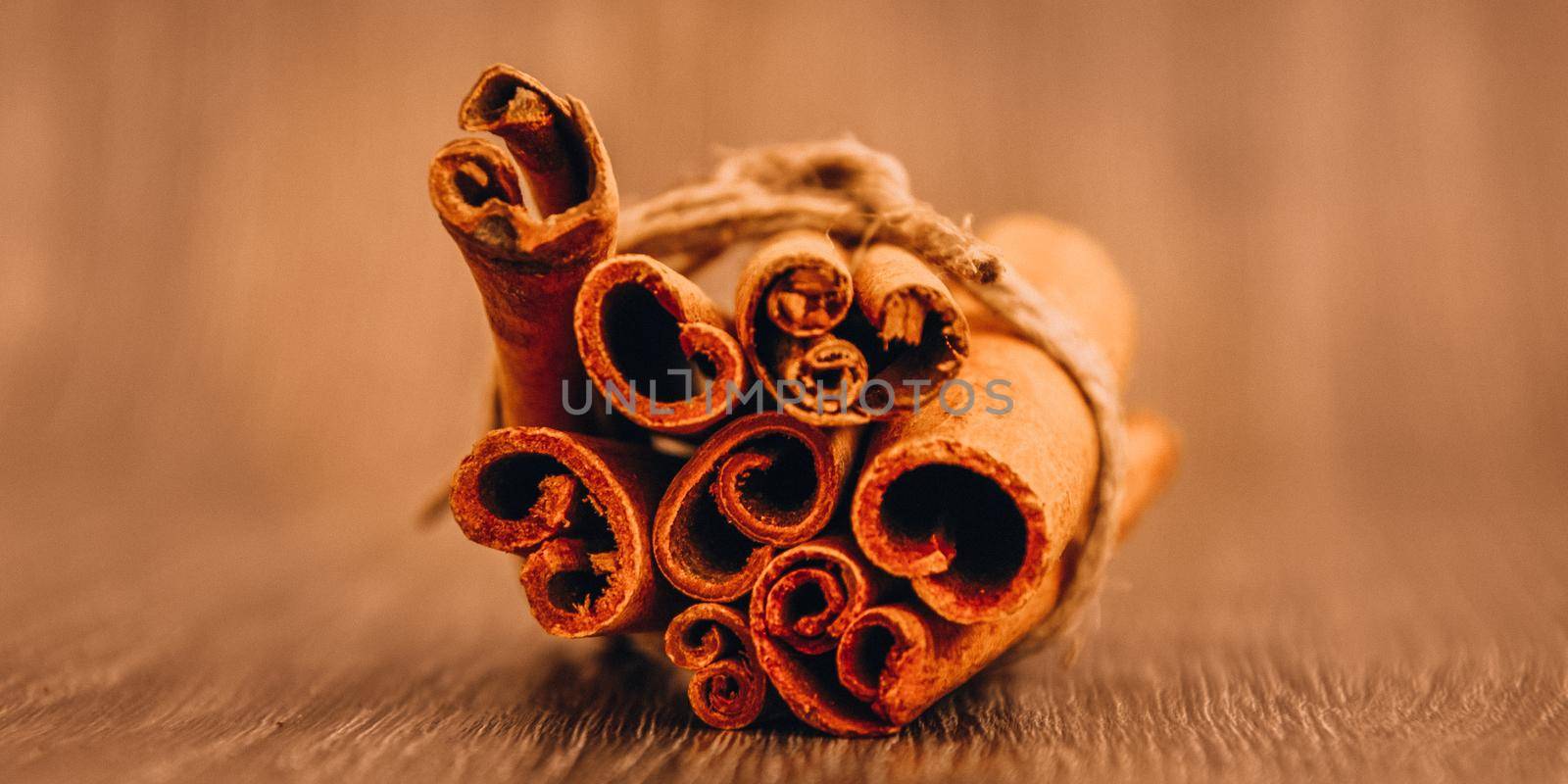 cinnamon sticks on the table, beautiful christmas background with spices, copy space, wood background