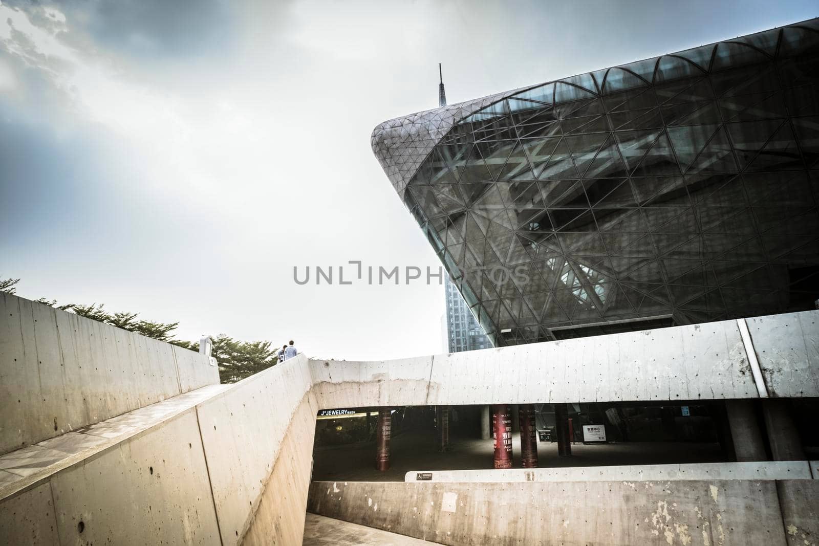 Guangzhou Opera House is a Chinese opera house in Guangzhou,in the new city of Pearl River, the Guangzhou Opera House has become one of China's three biggest theaters