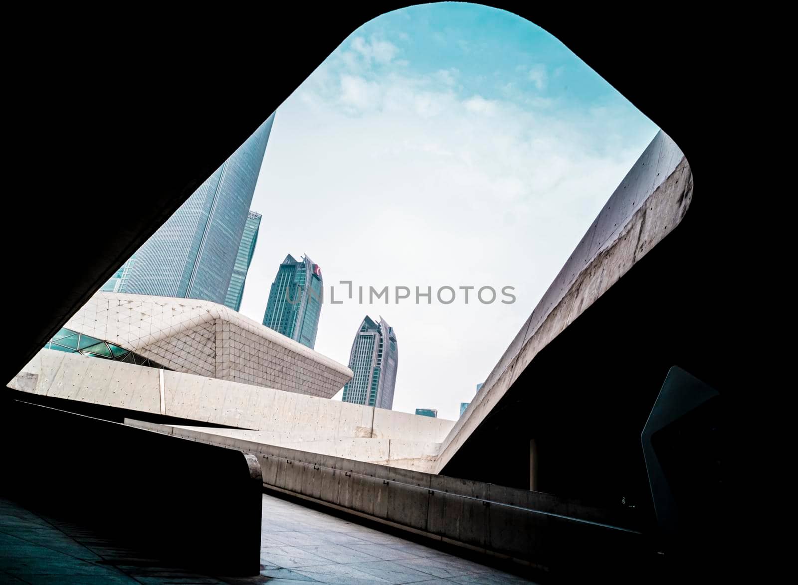 Guangzhou Opera House is a Chinese opera house in Guangzhou,in the new city of Pearl River, the Guangzhou Opera House has become one of China's three biggest theaters