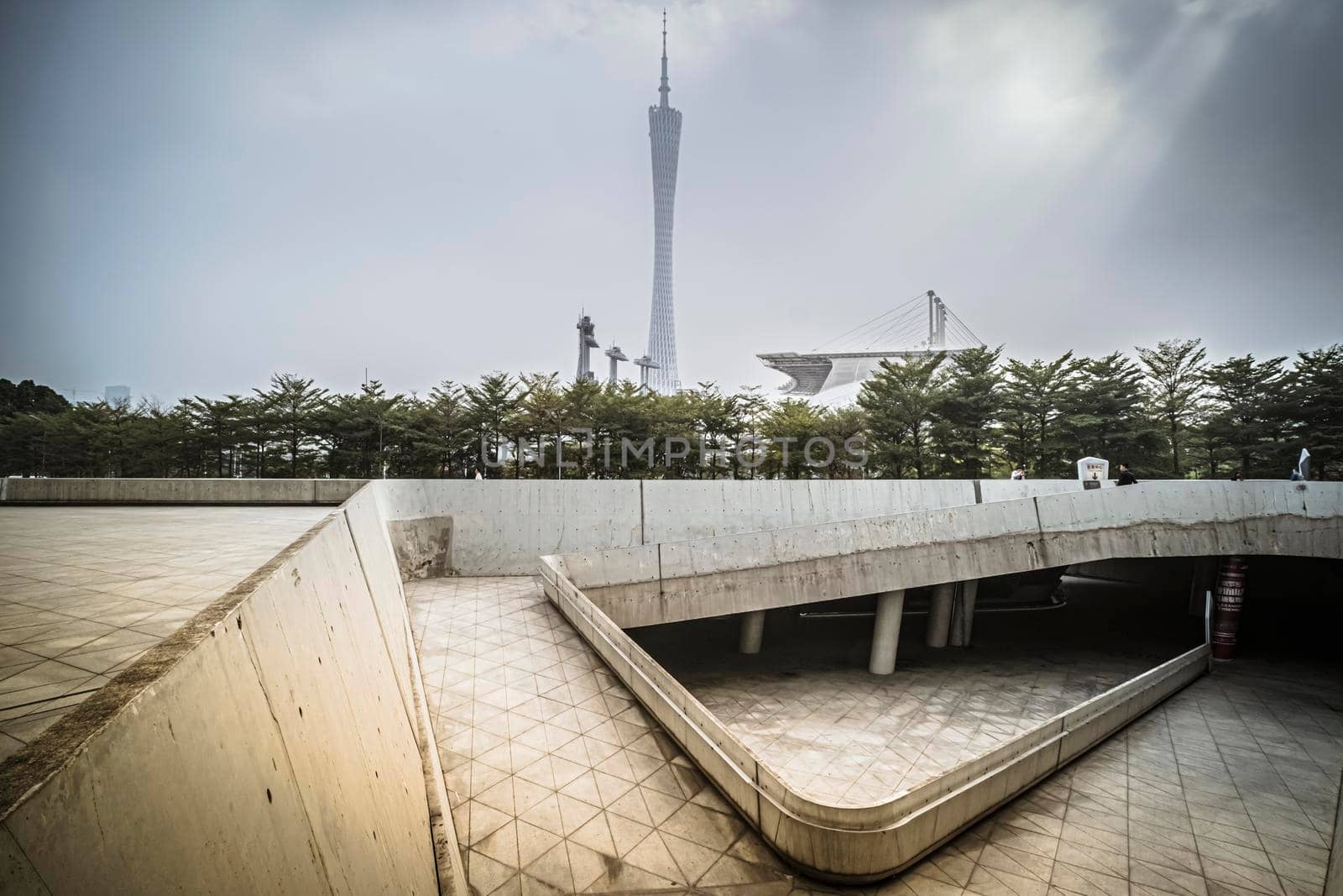 Guangzhou Opera House is a Chinese opera house in Guangzhou,in the new city of Pearl River, the Guangzhou Opera House has become one of China's three biggest theaters