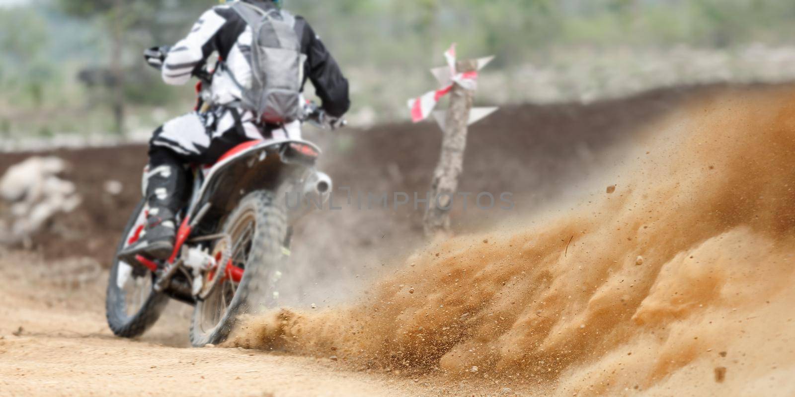 Dust splash from enduro motocycle race by toa55