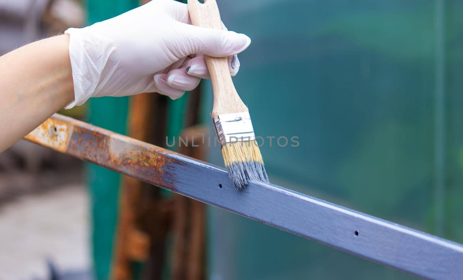 paint the iron frame with gray paint. selective focus