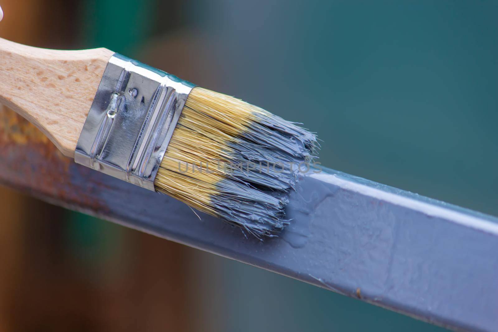 paint the iron frame with gray paint. selective focus