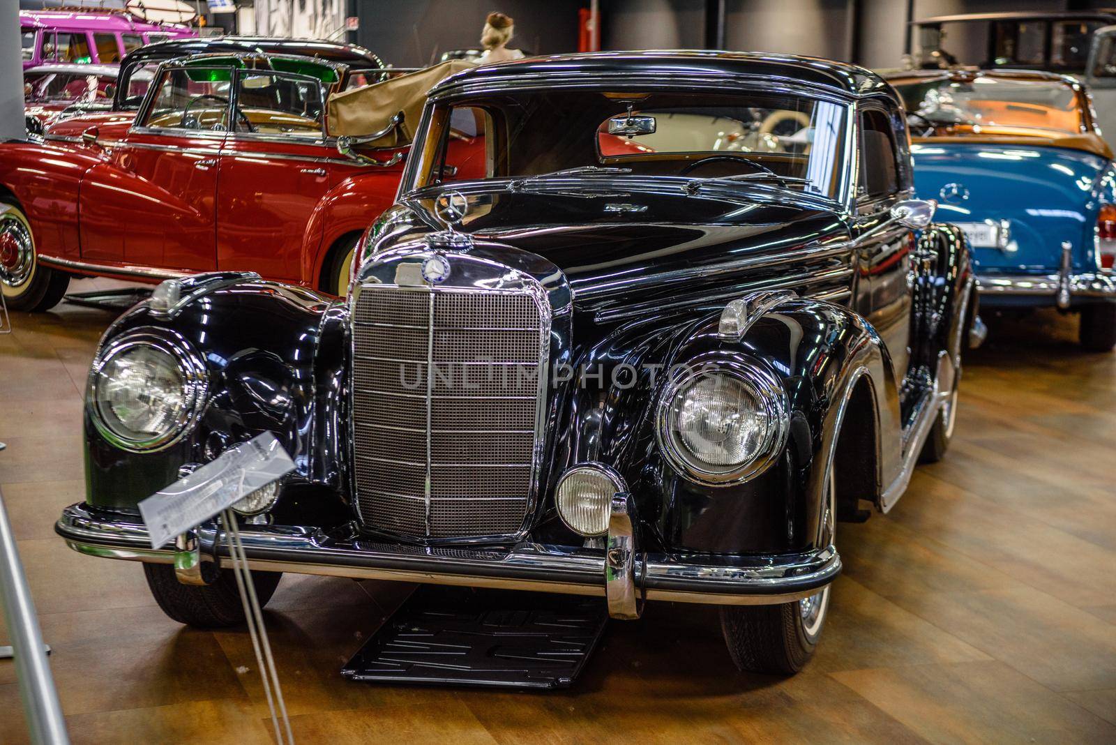 SINSHEIM, GERMANY - MAI 2022: black Mercedes Benz 300 SC Coupe 1956 by Eagle2308