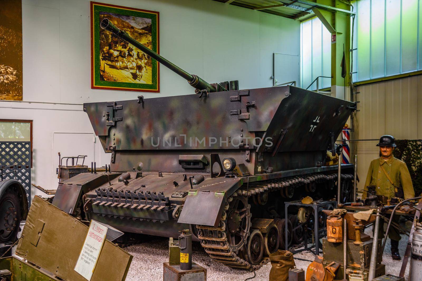 SINSHEIM, GERMANY - MAI 2022: Flak auf Fahrgestell Panzerkampfwagen IV Sd.Kfz. 161 3 Moebelwagen WW2 3rd reich nazi Germany