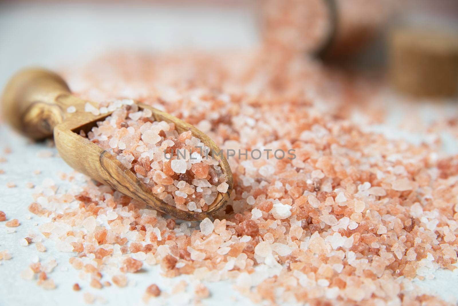 Pink Himalyan salt in wooden scoop