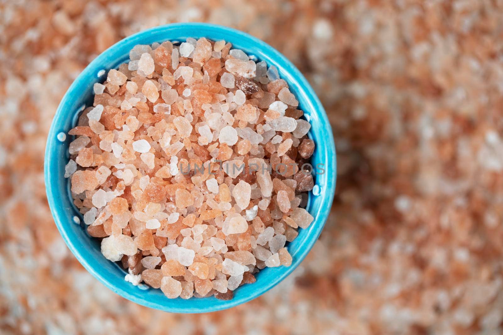 Pink Himalyan salt in blue bowl, flat lay