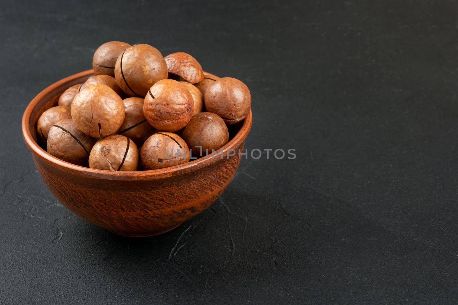Macadamia nut in bowl by andregric