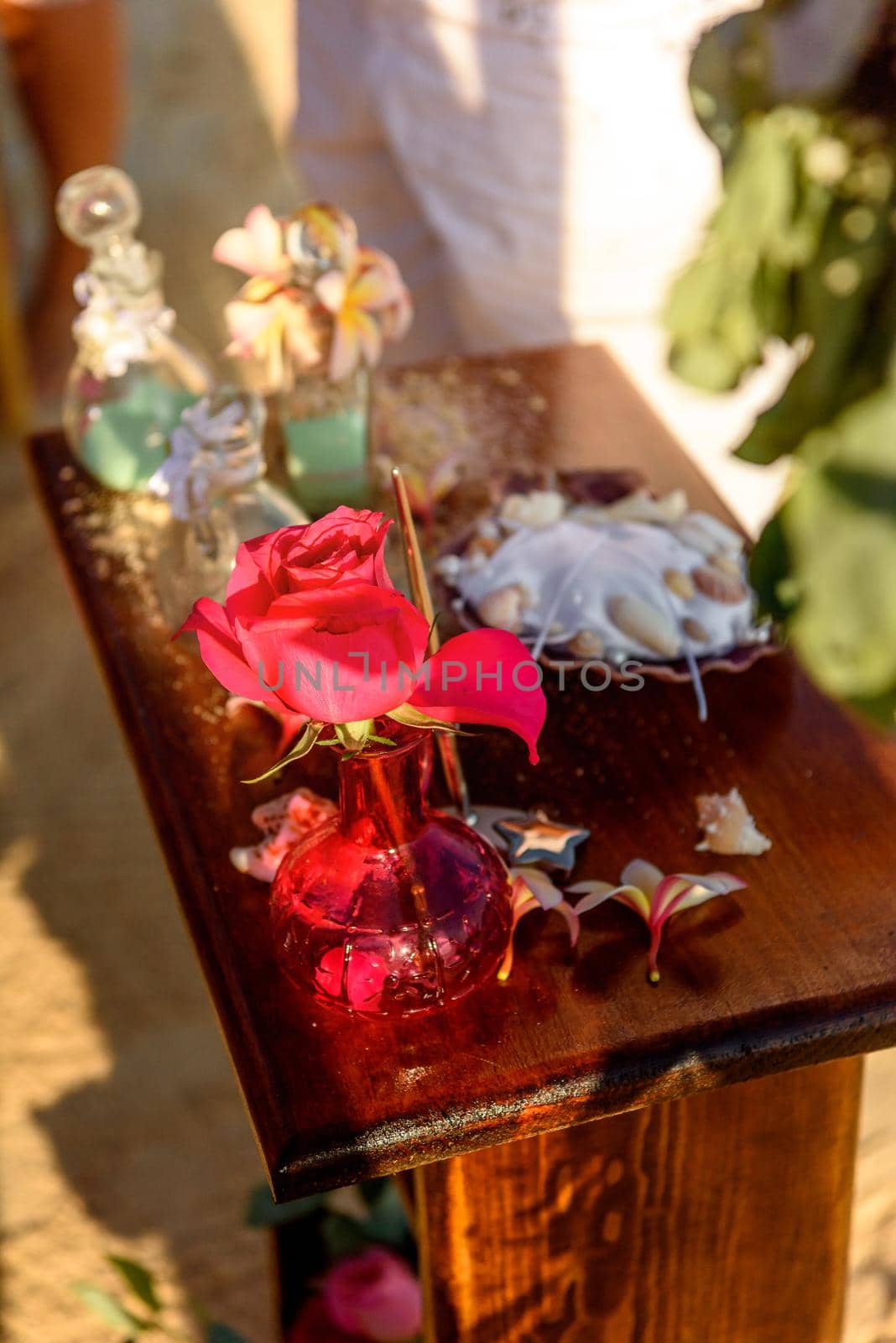 shooting a sand ceremony at the wedding of the newlyweds. Mexico.