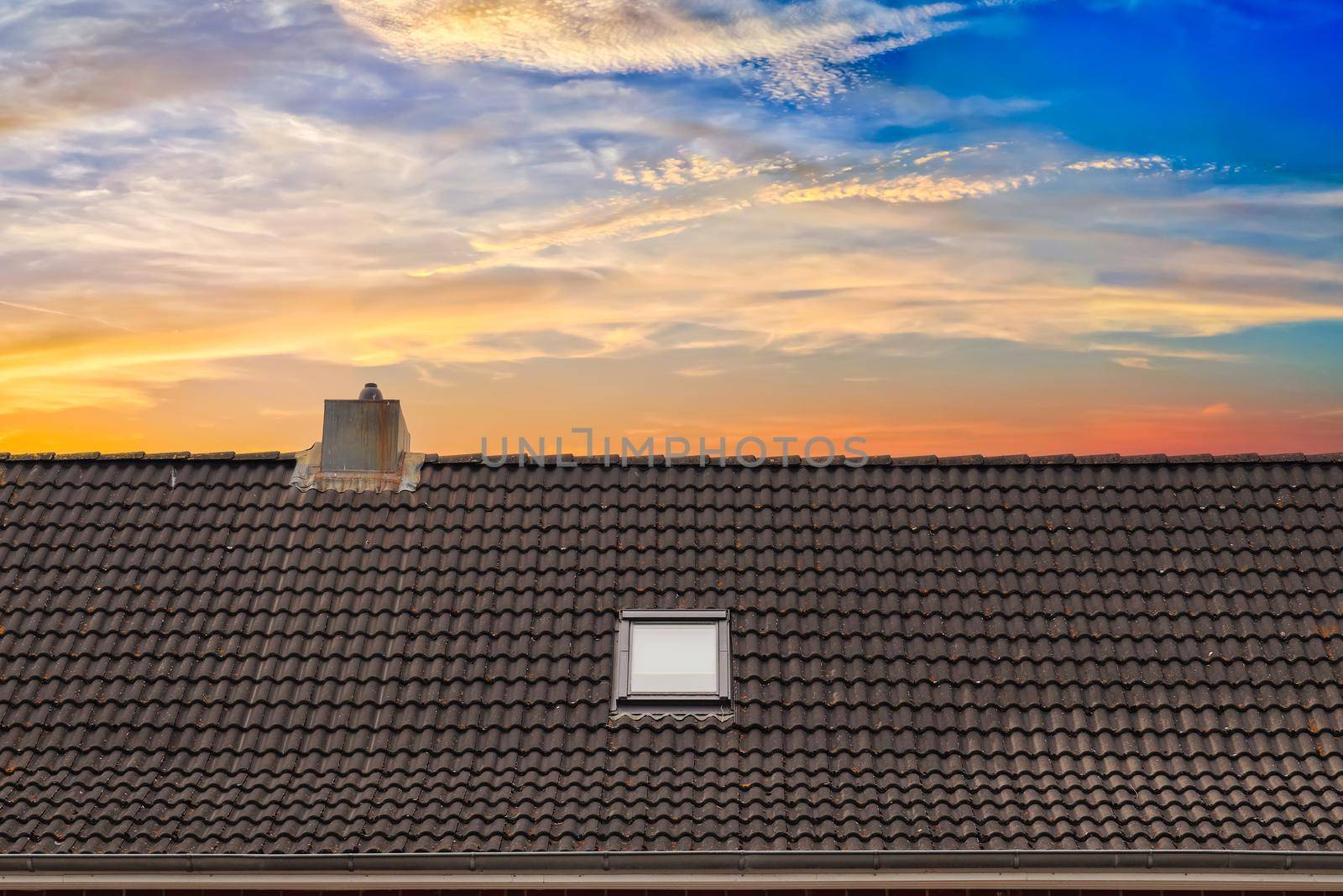 Roof window in velux style with dark roof tiles. by MP_foto71