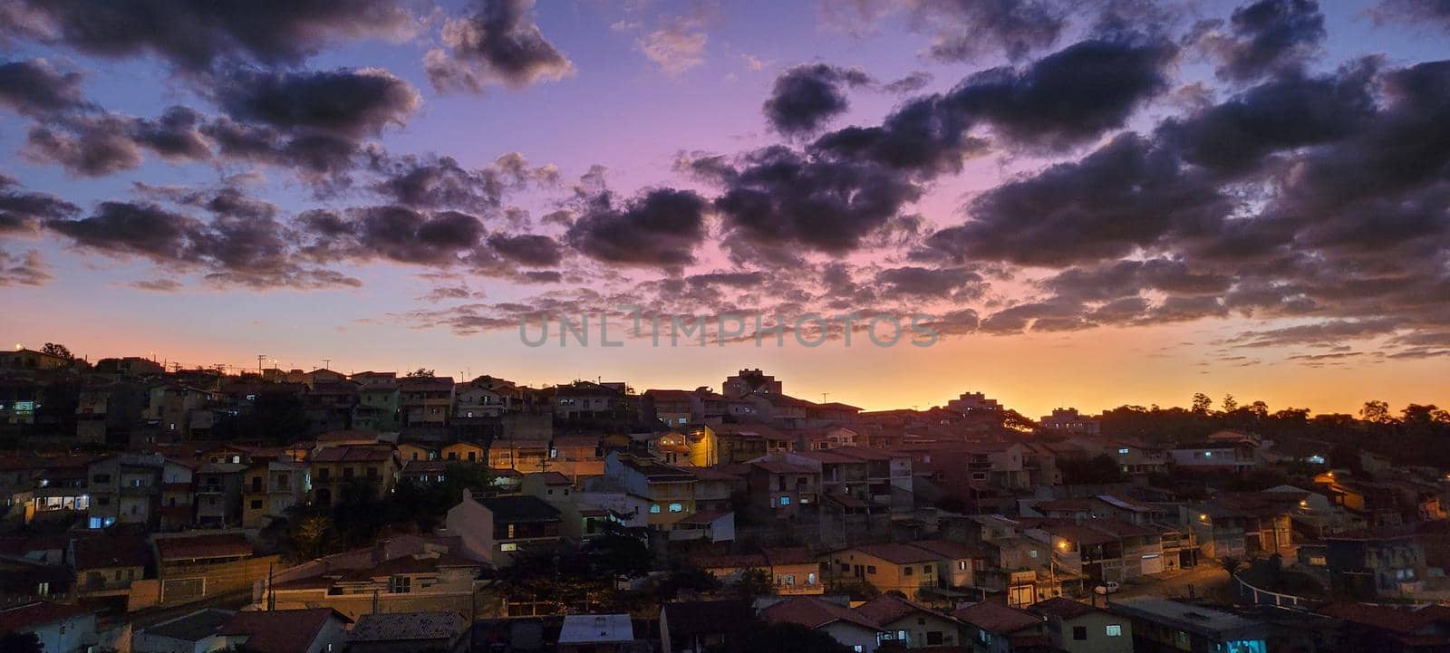 image of sky in the late afternoon in Brazil by sarsa