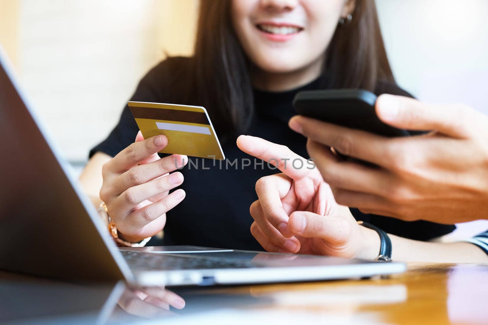 Give preference to female use credit cards while talking to men who are using computers for online shopping. by Manastrong