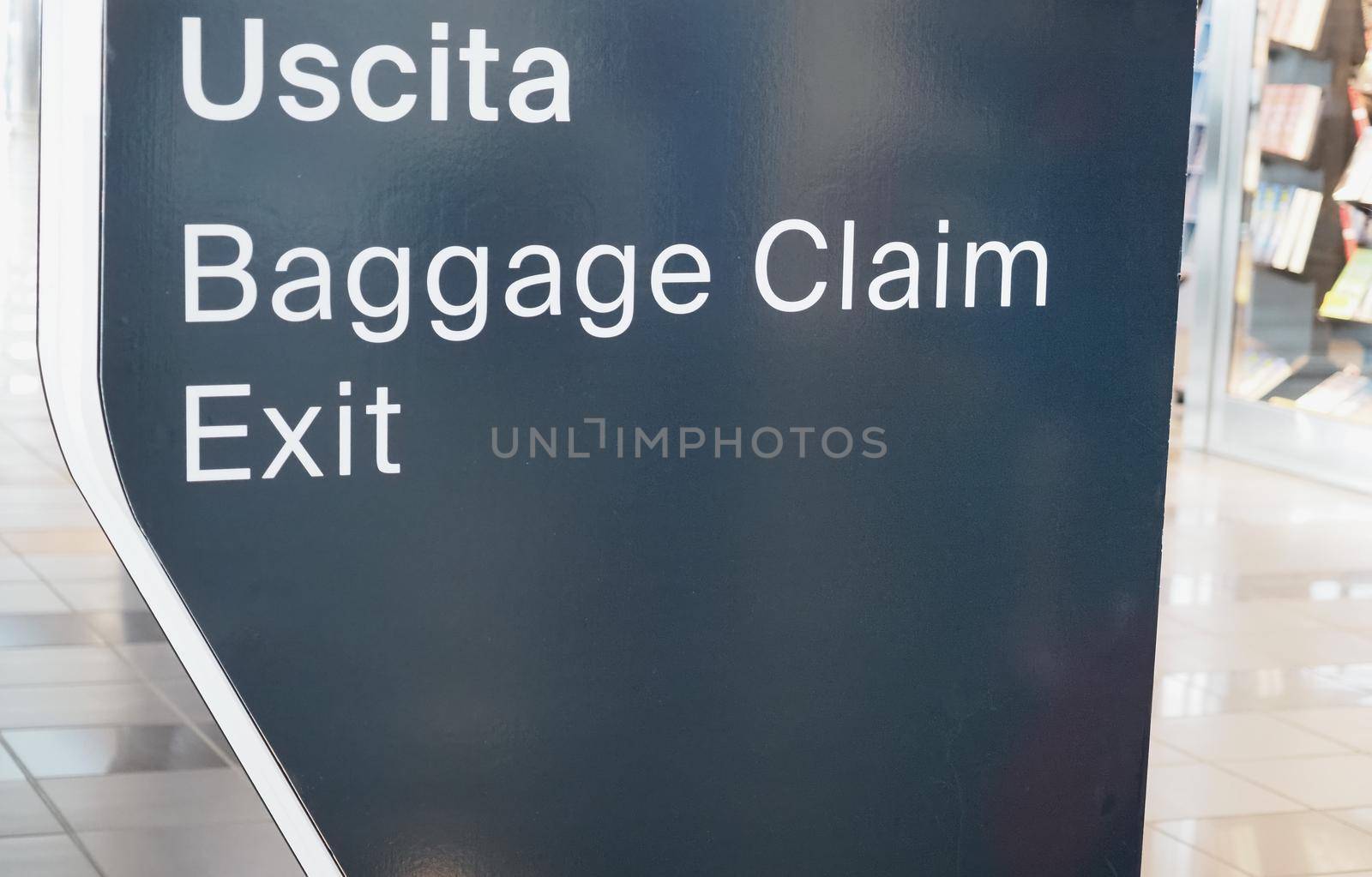 uscita translation exit baggage claim