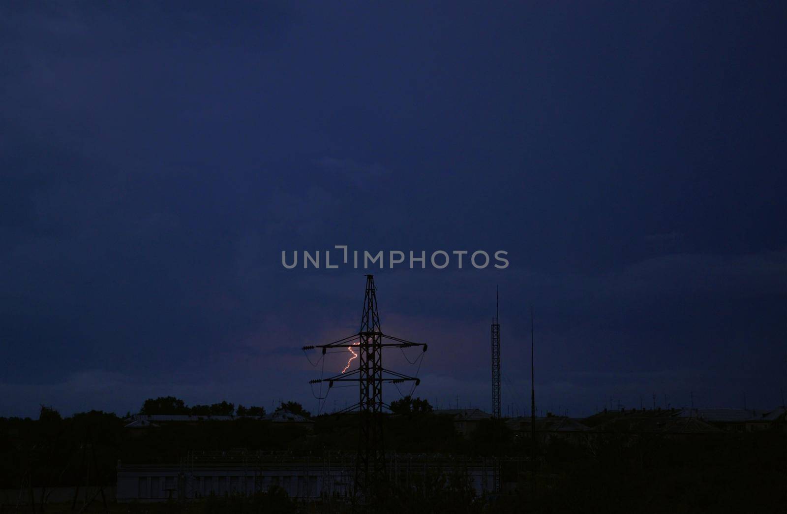 I tried for a very long time to remove the flash of lightning from my hands. Then I did not know about tripods and slow shutter speeds