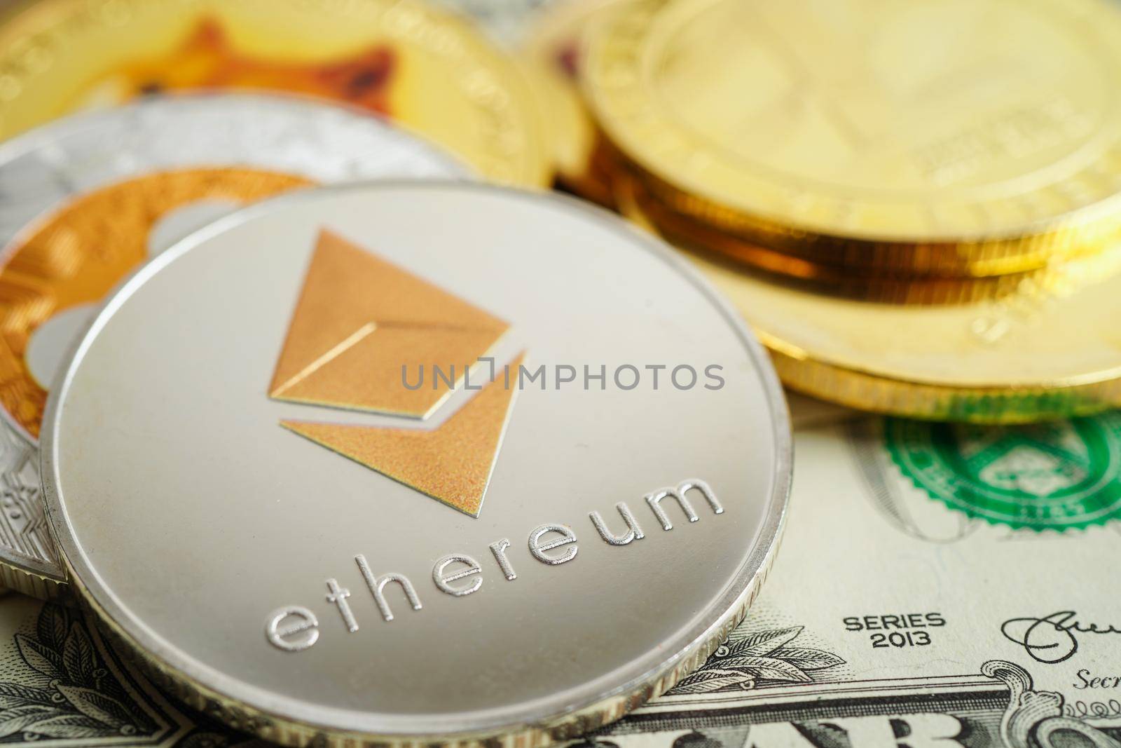 Golden bitcoin on US dollar banknotes money for business and commercial, Digital currency, Virtual cryptocurrency, blockchain technology.