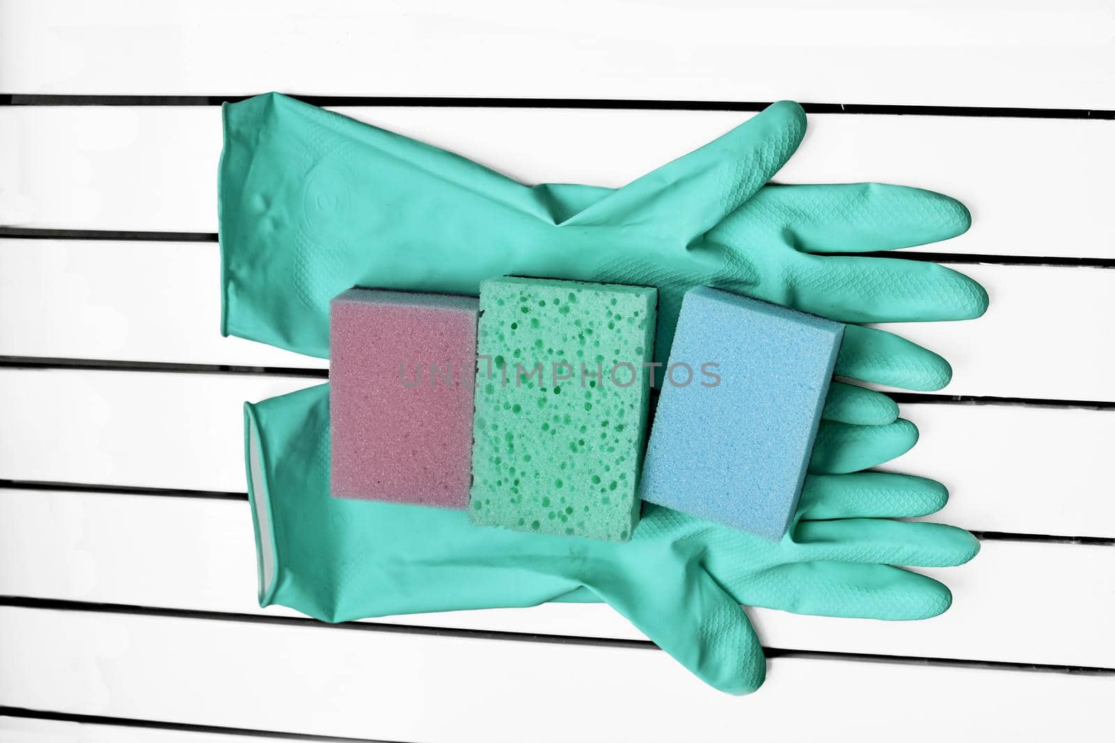 All purpose cleaning kit. Poison green rubber gloves and three synthetic sponges by jovani68