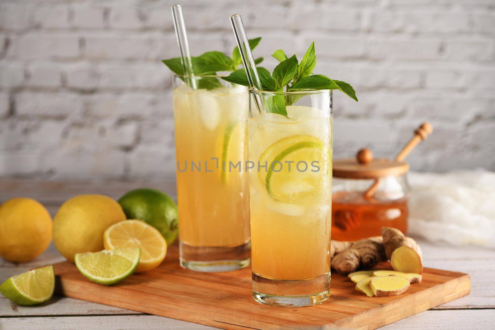 Honey ginger lemonade                by Apolonia