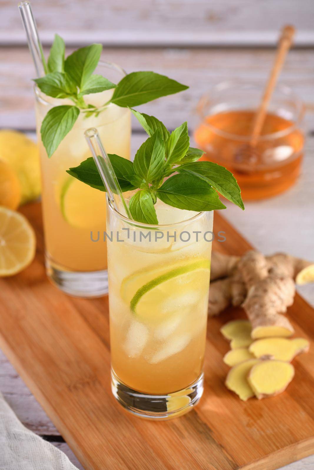 Honey ginger lemonade                by Apolonia