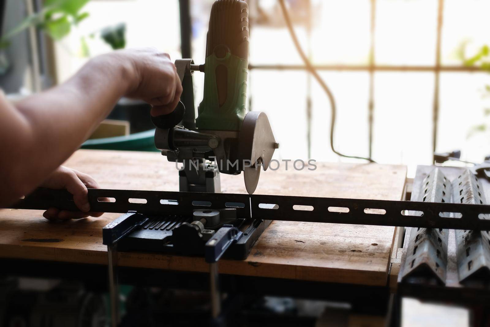 Craftsmen use iron cutters to assemble DIY projects during the holidays