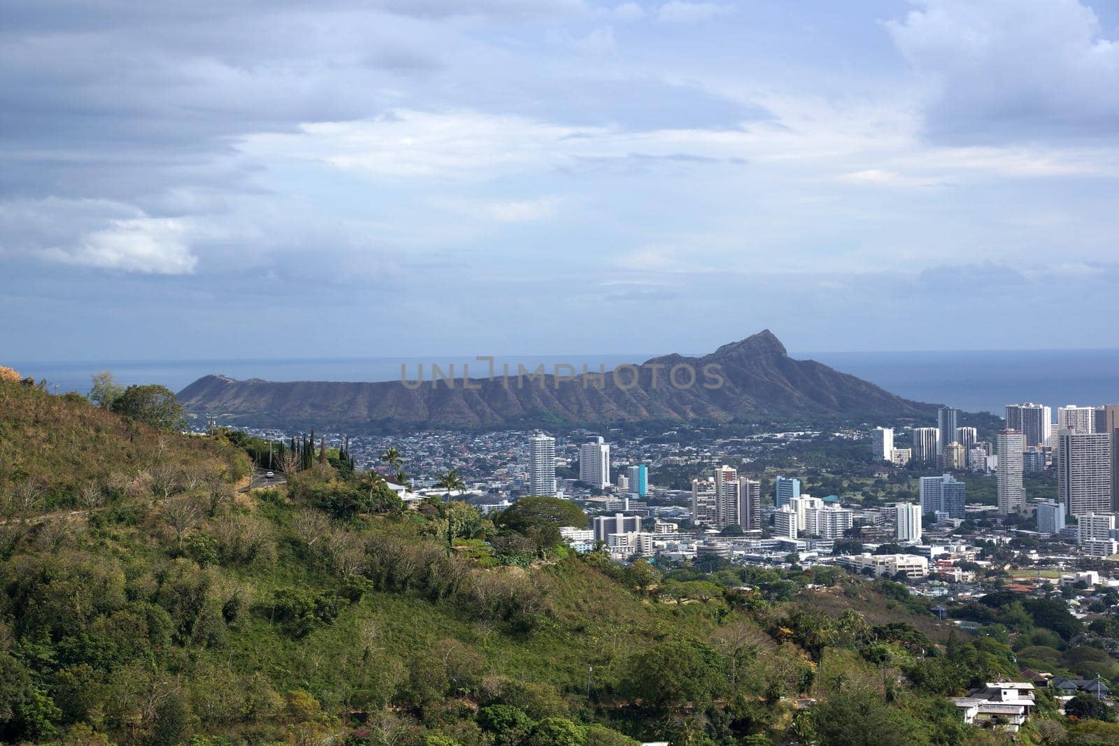 Diamondhead and the city of Honolulu on Oahu on a nice day by EricGBVD