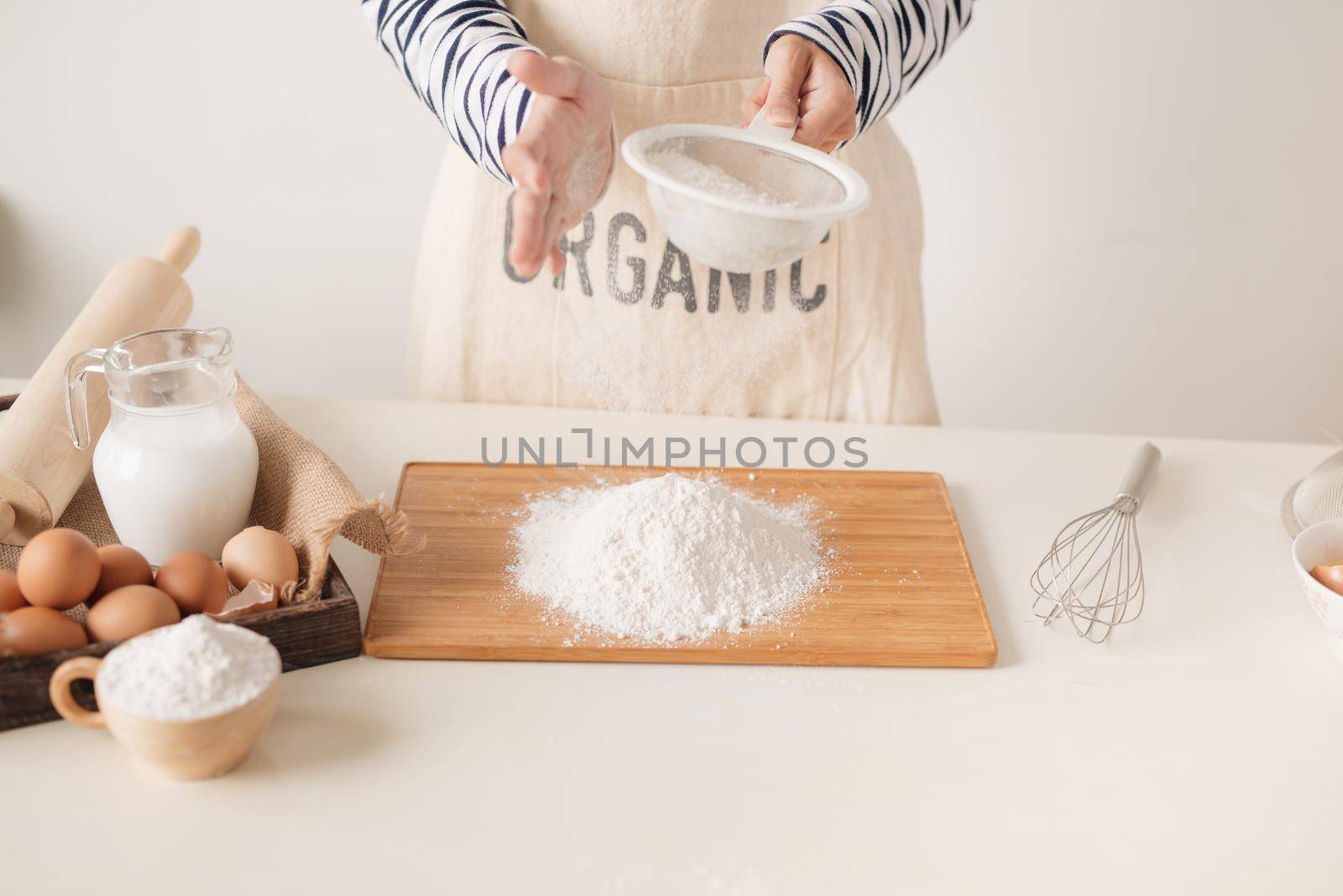 Flour sifting through a sieve for a baking