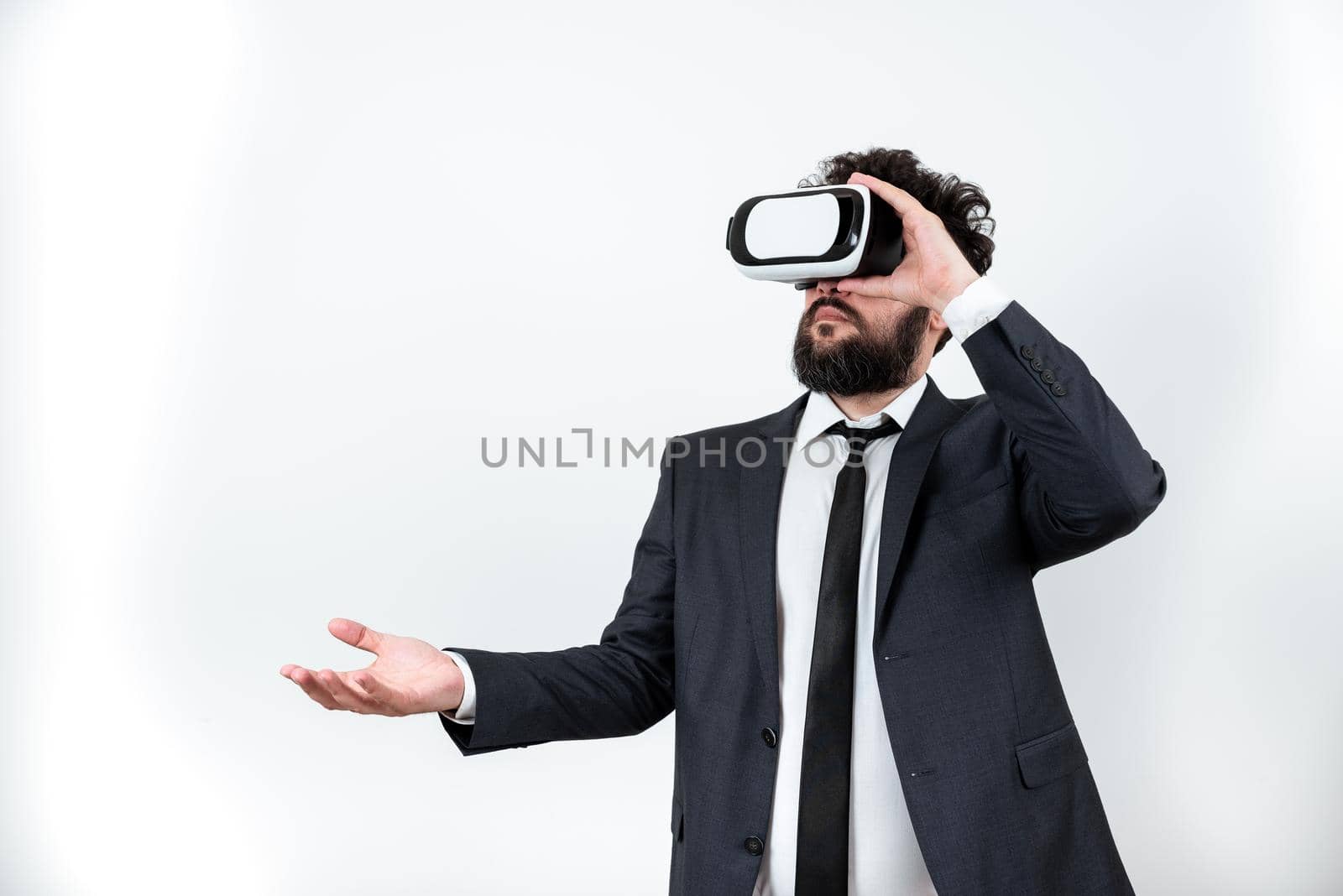 Man Wearing Vr Glasses And Presenting Important Messages Over One Hand.