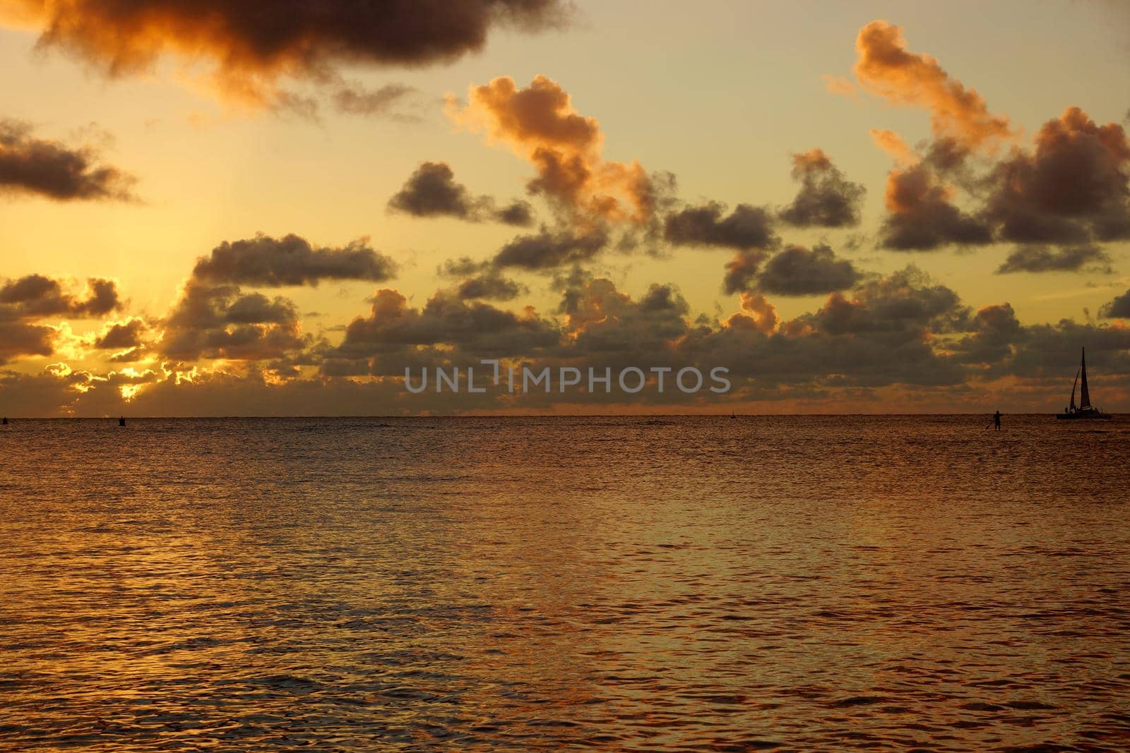 Dusk light over the ocean by EricGBVD