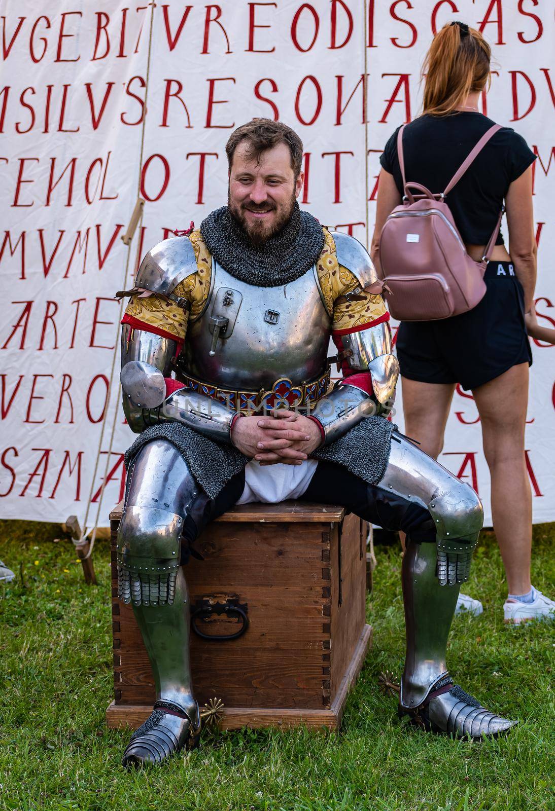 WYWAR CASTLE FEST, demonstrations of knightly fights, Sitting knight rests after a fight