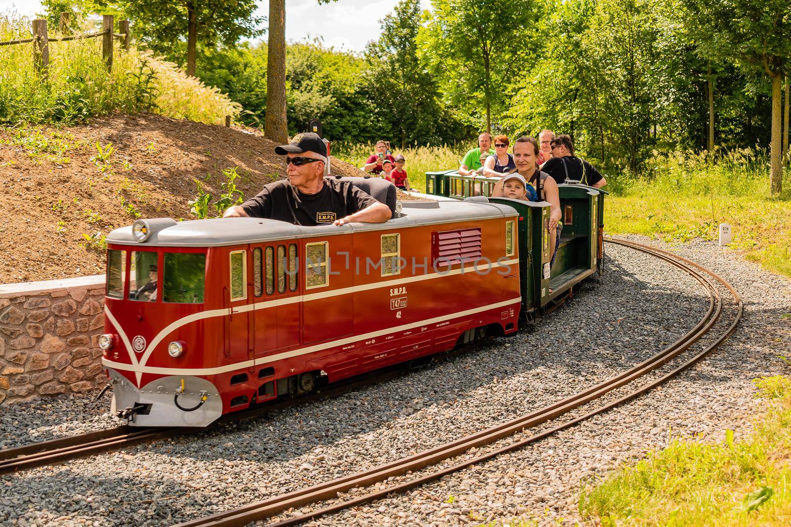 Set large model of diesel locomotive with tourists by rostik924