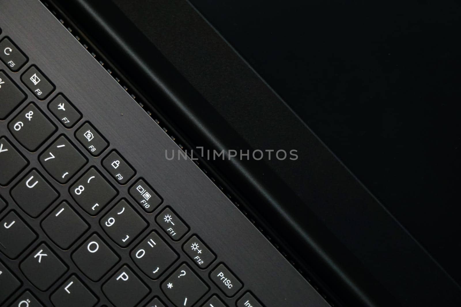 Laptop monitor and keyboard in triangle orientation asymmetric image