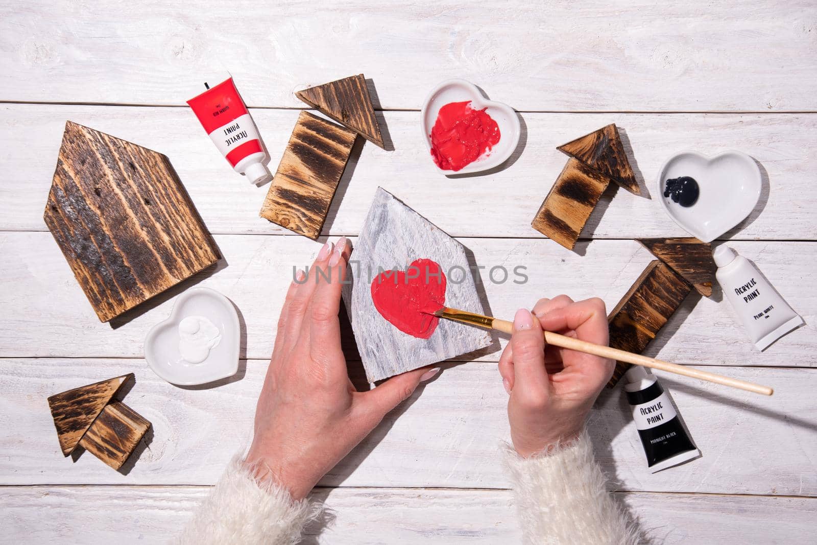 female hands draw a heart on a wooden house, crafting, step by step instructions how to make decor for valentine's or mother's day, Sweet Home. High quality photo