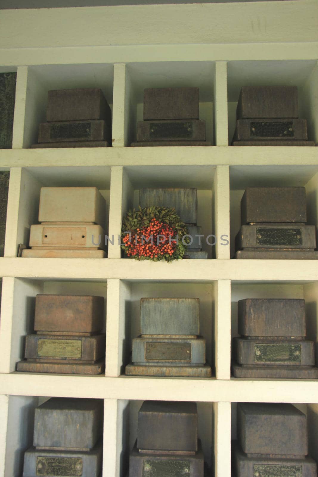 Urns with ashes by studioportosabbia