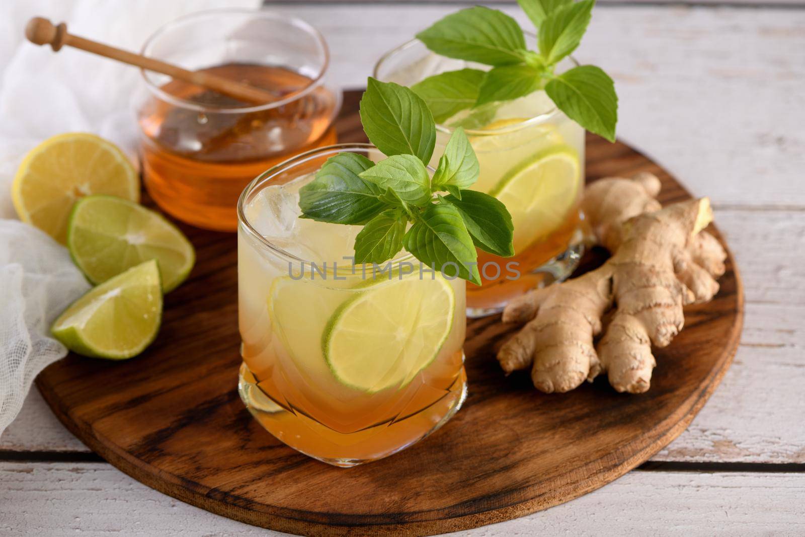 Honey ginger lemonade by Apolonia